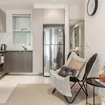 Contemporary Carlton Comfort Near Queen Vic Market