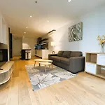 2Br 1 Bath, Dockland, Marvel Stadium, Spacious