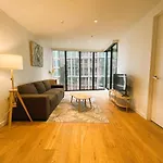 2Br 1 Bath, Dockland, Marvel Stadium, Spacious