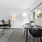 Comfy 1-Bed Apartment With Courtyard Seating