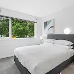 Comfy 1-Bed Apartment With Courtyard Seating