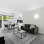 Comfy 1-Bed Apartment With Courtyard Seating