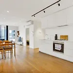 Central 15Th Floor Apt Near Flagstaff & Qv Market