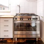 Charming Home Near Melbourne Airport & Cbd