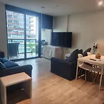 One Bedroom Apartment In Docklands