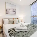 Vibrant & Lively Condo With Stunning City Views