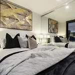Trendy 2-Level Condohuge Terrace Free Parking