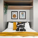Stunning 2Br Apartment In Melb Cbd With Pool And Gym