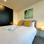 2 Bedroom 2Bath, Free Parking, Southern Cross, Lvl 36