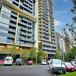 Stunning Cbd Views + Free Parking