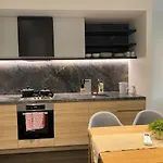 Modern 2-Bed Apt With Parking In West Melbourne