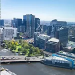 Stunning 1-Bedroom Apartment In Southbank