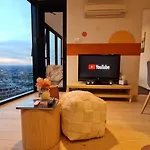 1Br Sunset Glow Central Retreat! Free Tram Zone