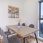 Glenroy 2Br1Ba In Townhouse Parkingwi-Fibath