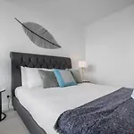 Delightful 2Br Riverview@Docklands