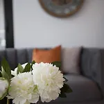 Delightful 2Br Riverview@Docklands