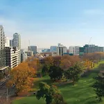 Oaks Melbourne on William Suites