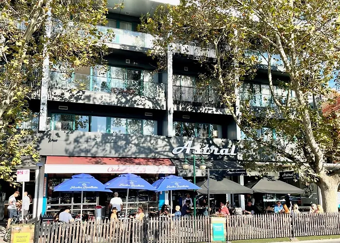 Astral Apartments - Perfectly Located 2 Bedroom Apartment In St Kilda