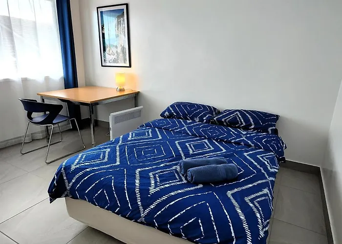 Promo!!! 2-Bedroom Home Near Airport, Train Station!