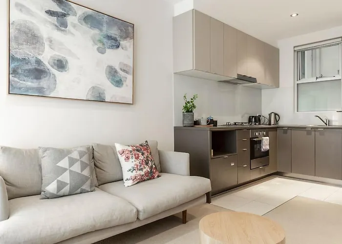 Contemporary Carlton Comfort Near Queen Vic Market