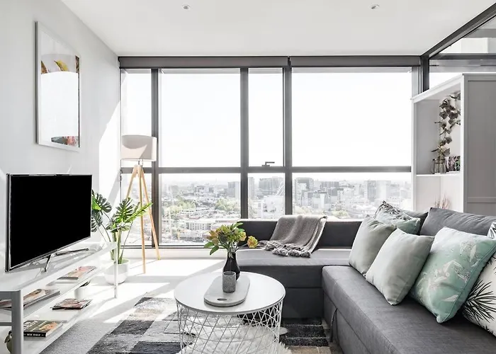 Elegant And Well-Appointed Condo Near Attractions In The Cbd