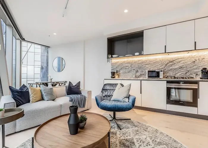 Vibrant & Lively Condo With Stunning City Views