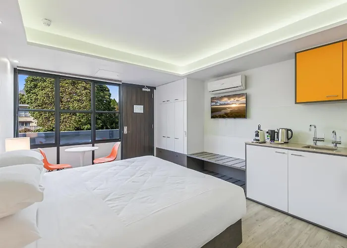 Pristine St Kilda Studio In Great Location