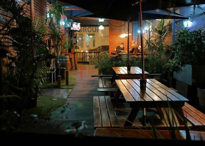 Bev And Mick\'S International Backpackers At Mcmahon\'S