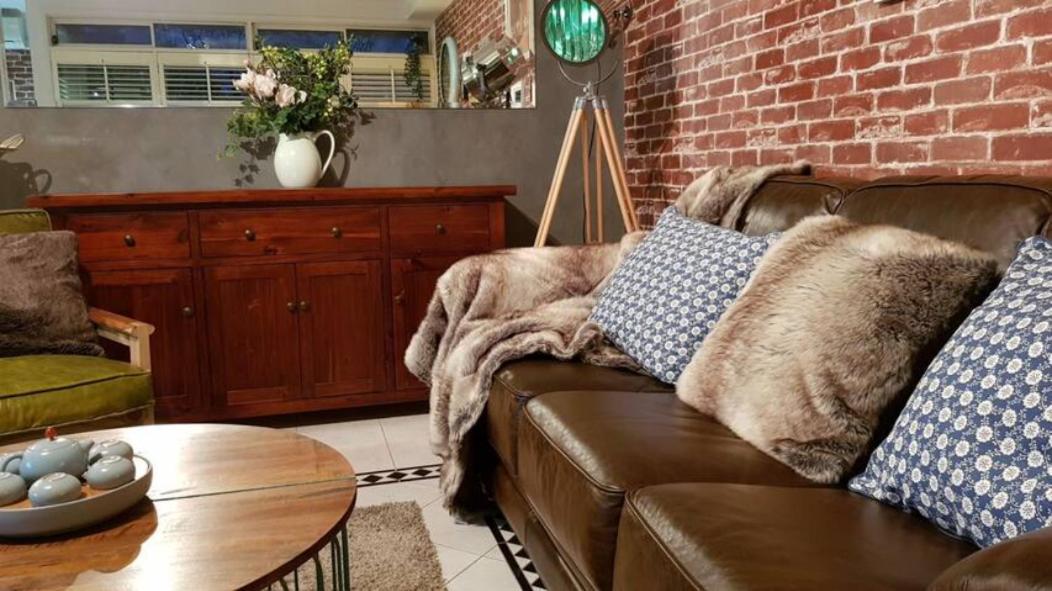 Large Ground Floor Style With Parking Apartment