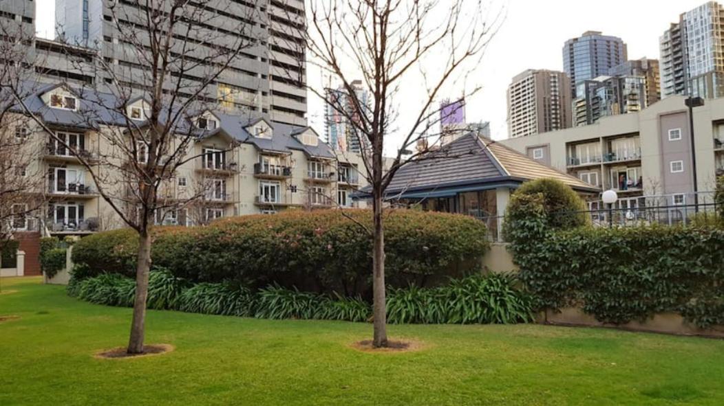 Apartment Large Ground Floor Style With Parking Melbourne