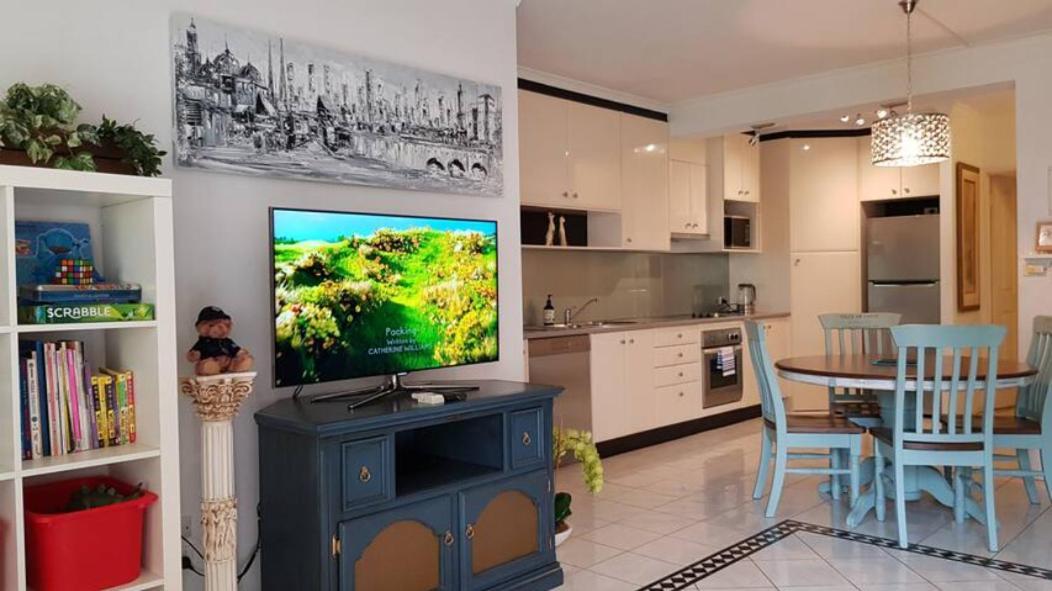 Large Ground Floor Style With Parking Apartment