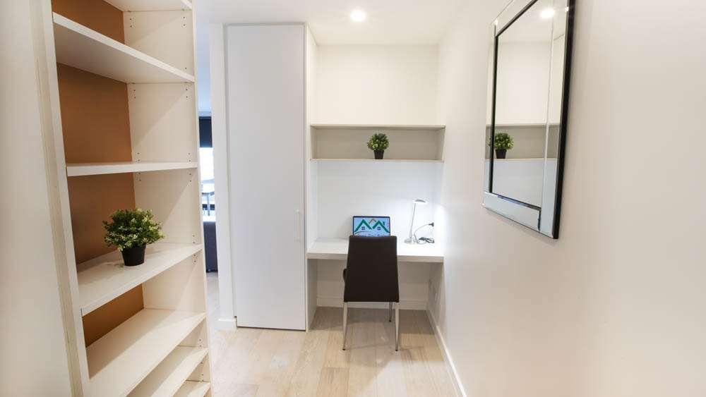 Spencer Street Apartment *