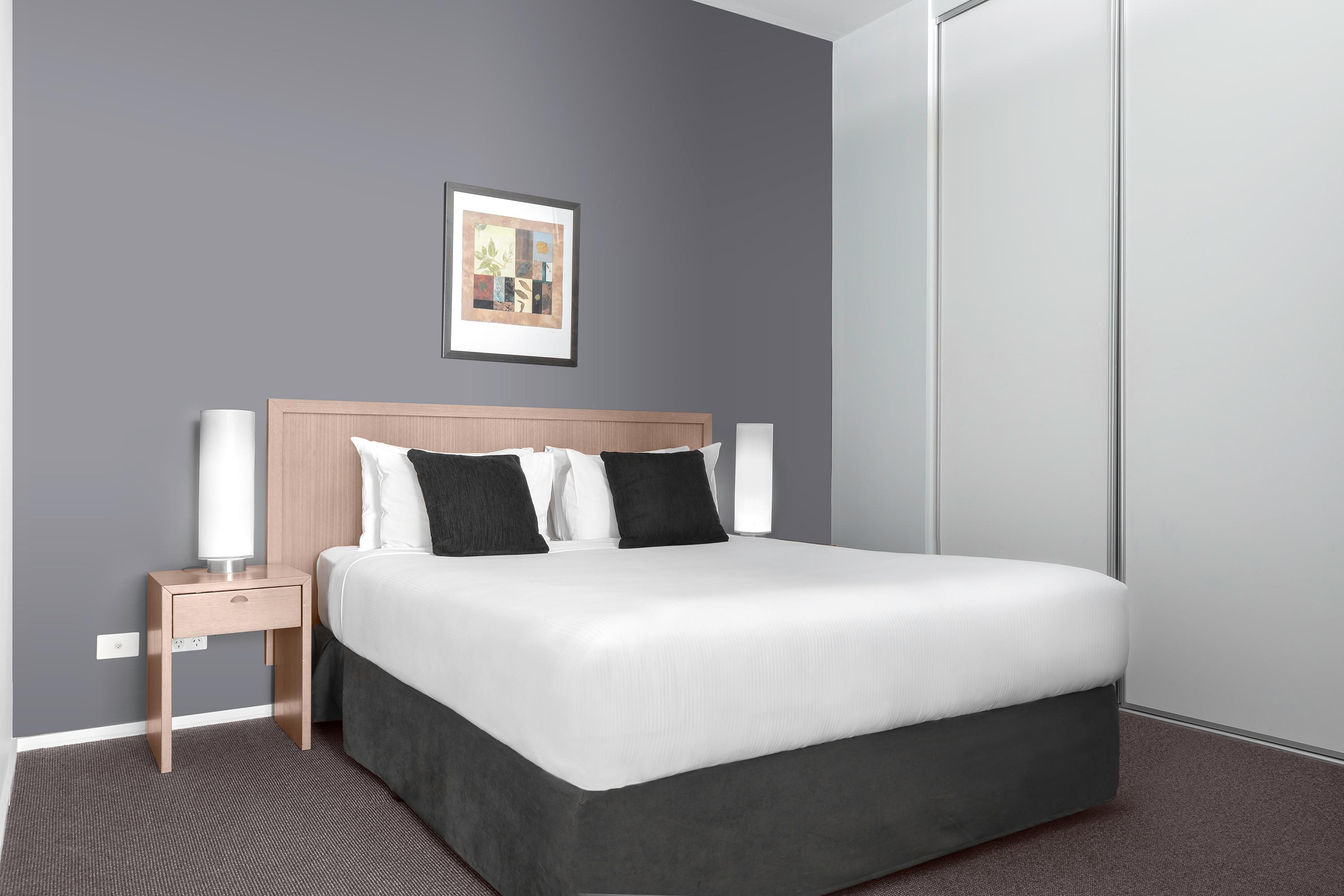 Aparthotel Mantra 100 Exhibition 4*