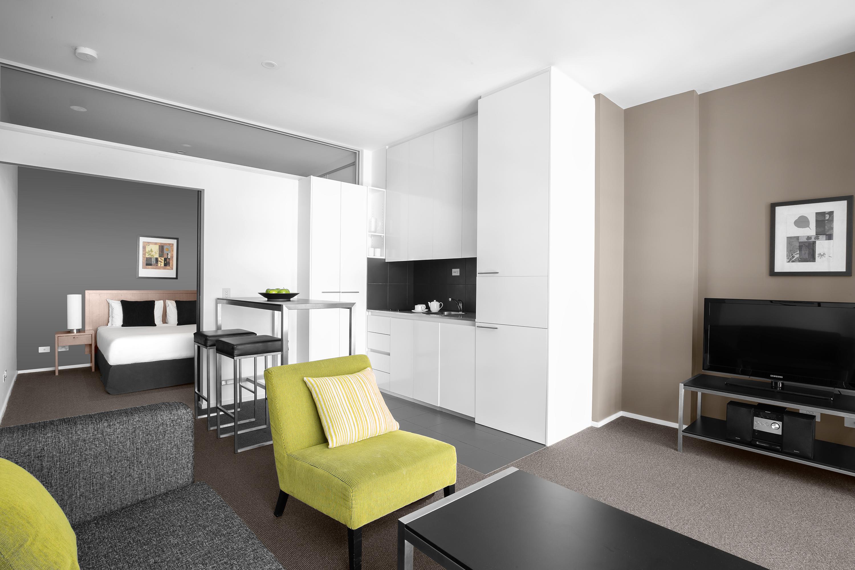 Aparthotel Mantra 100 Exhibition 4*