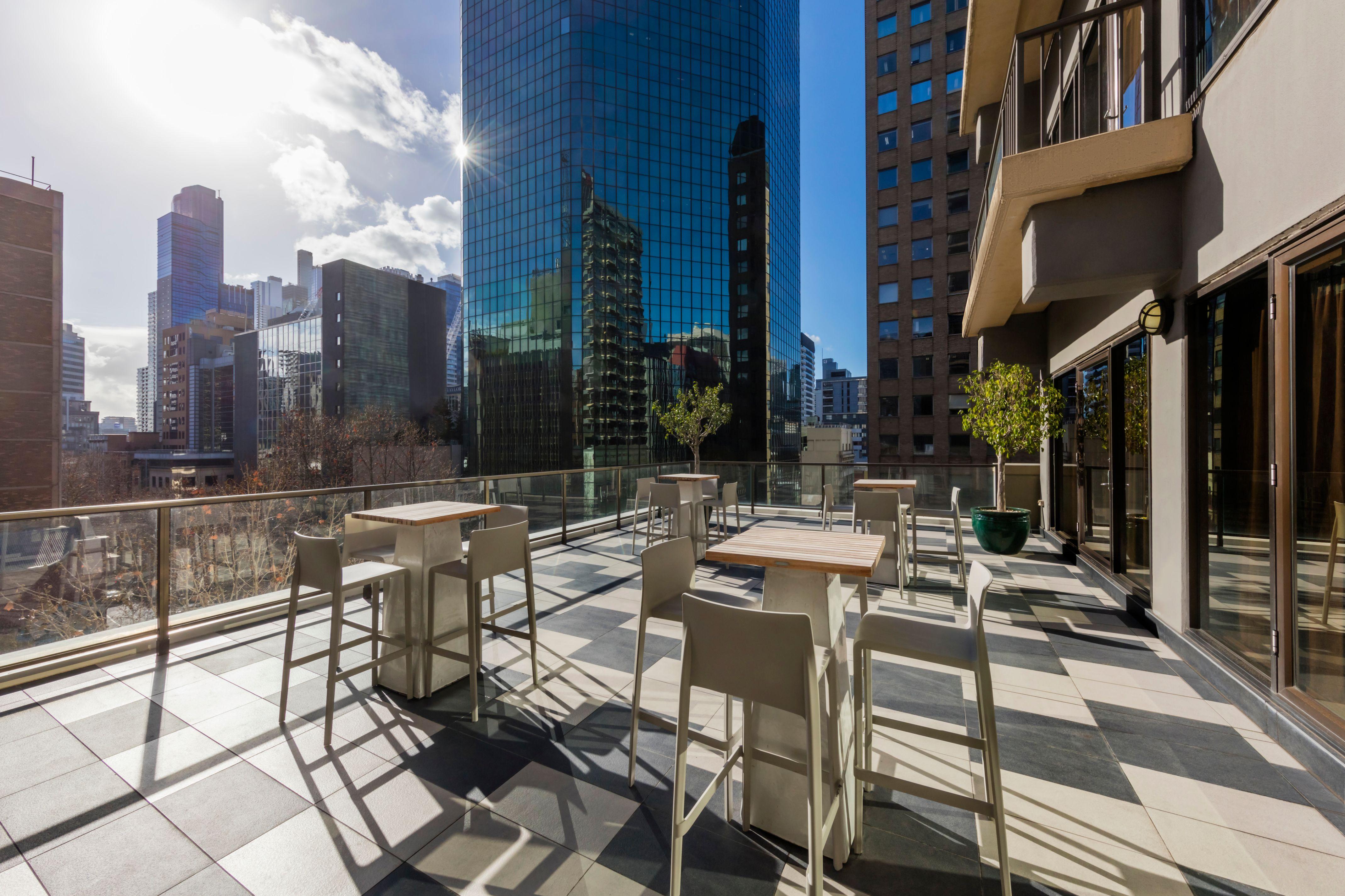 Adina Aparthotel 4*