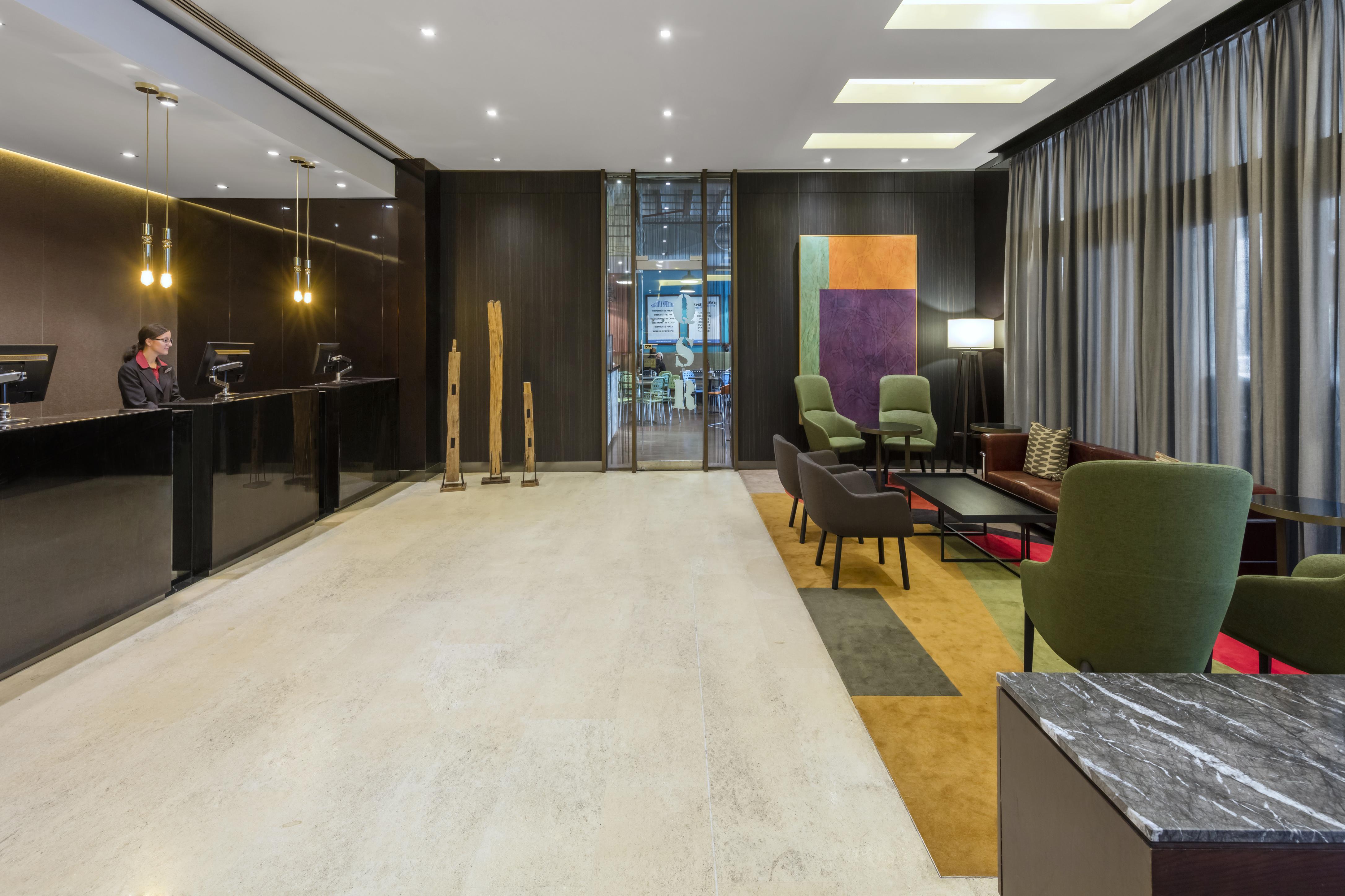Adina Aparthotel 4*