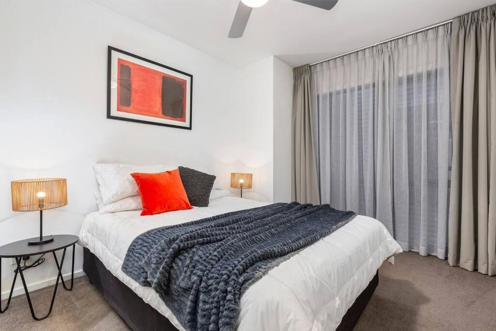 Apartamento Astral Apartments. Spacious 2 Bed, 2 Bath In A Great Location. *