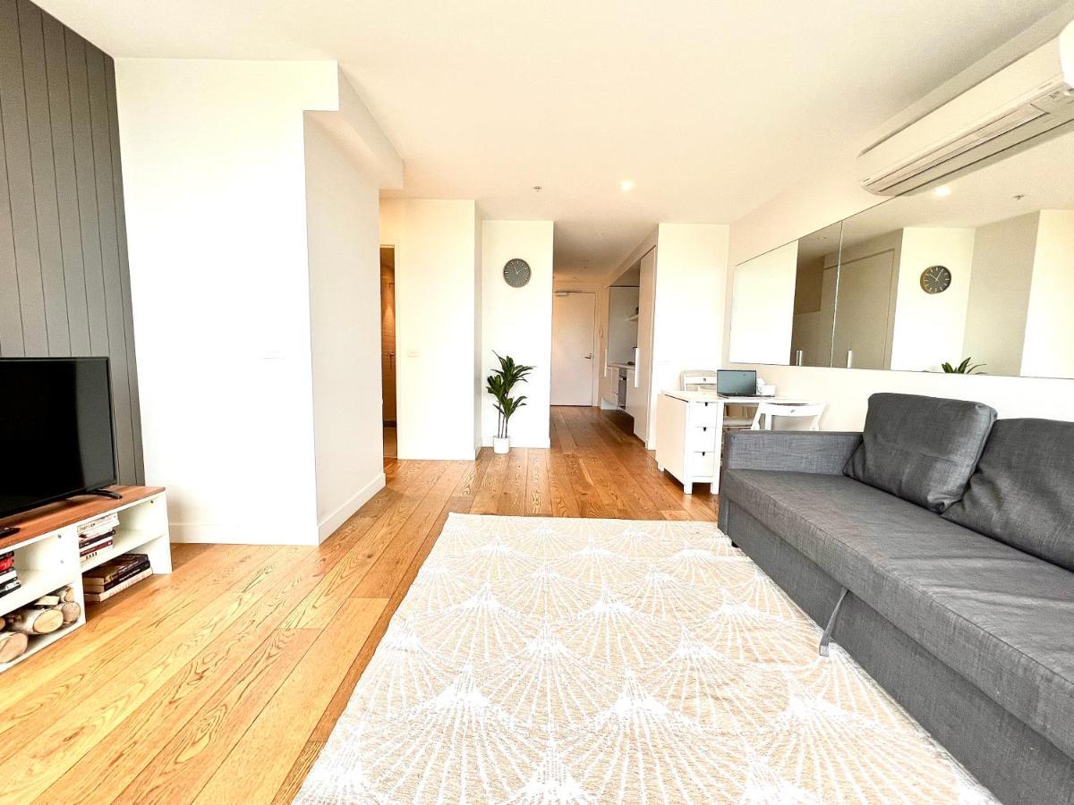 Readyset At Emerald Apartment