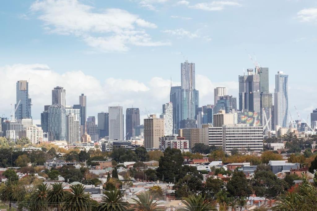 Stylish W/ Stunning Rooftop Views & Hot Tub Apartment *