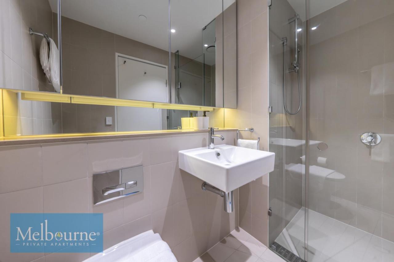 Private - Collins Street Waterfront, Docklands Apartment