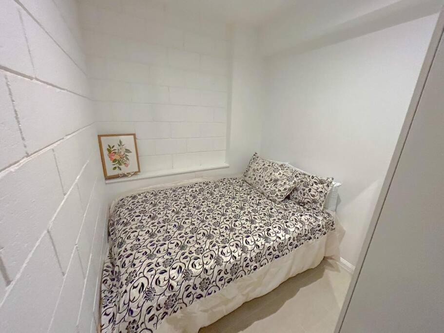 Apartment Budget - 305 *