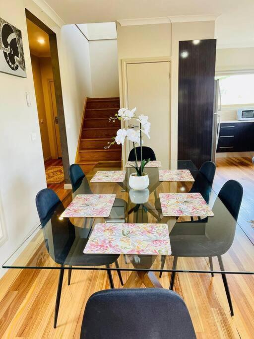 Tranquil Retreat Near To Airport * Melbourne