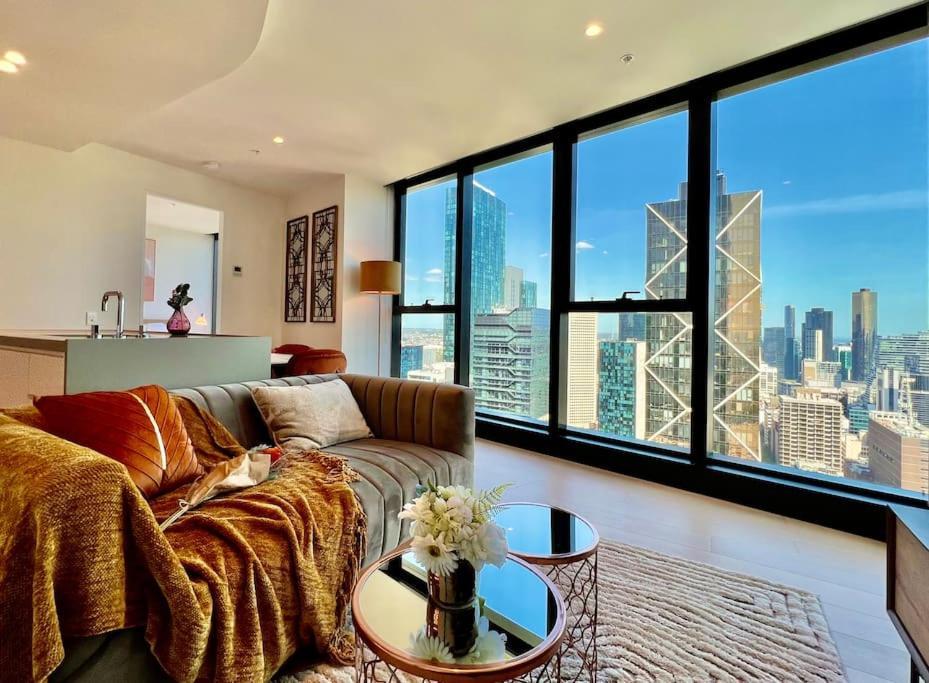 Apartment Highrise Location 2baths *