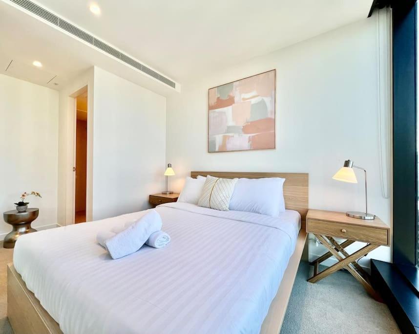 Highrise Location 2baths Apartment Melbourne