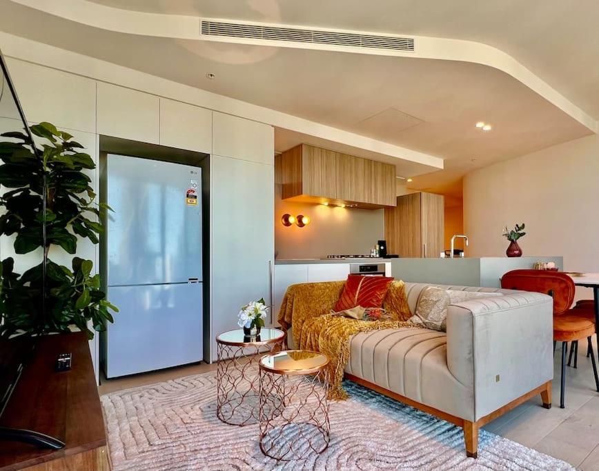 Highrise Location 2baths Apartment *