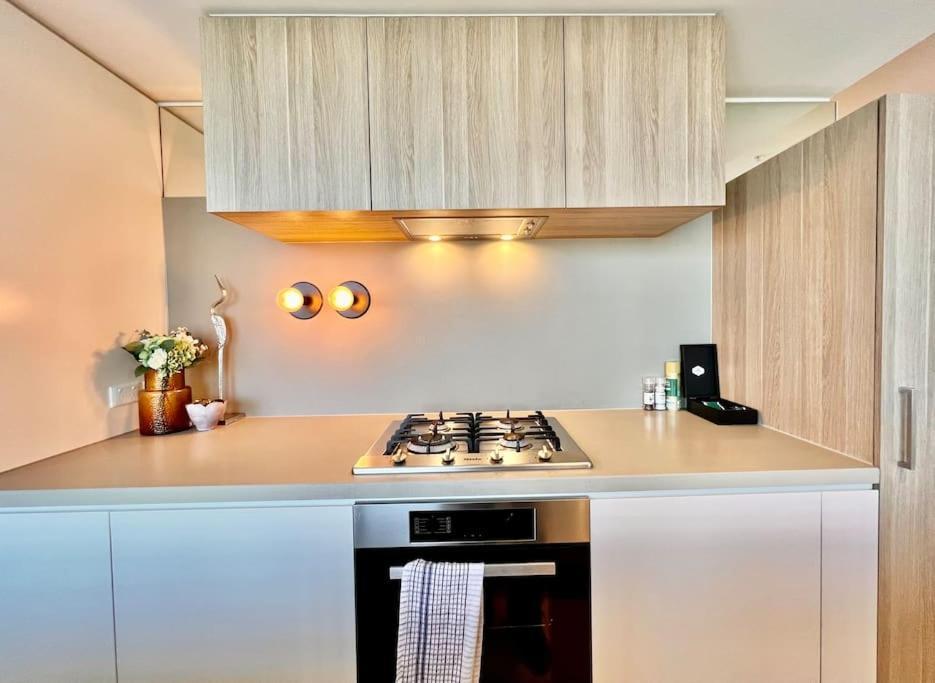 Highrise Location 2baths * Melbourne