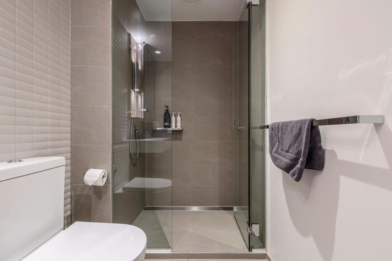 Abbotsford Short Luxury Style & Location Apartment *