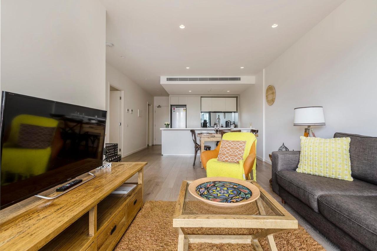 Abbotsford Short Luxury Style & Location
