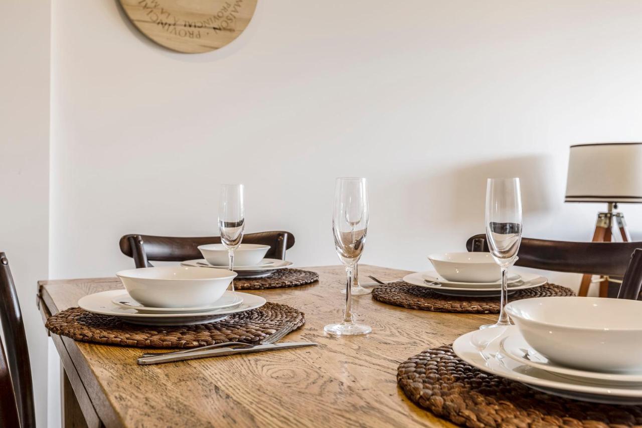 Abbotsford Short Luxury Style & Location Apartment