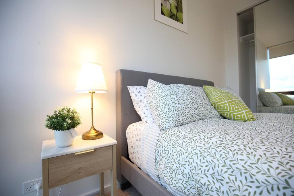 River Views 2b2b Free Parking Apartment Melbourne